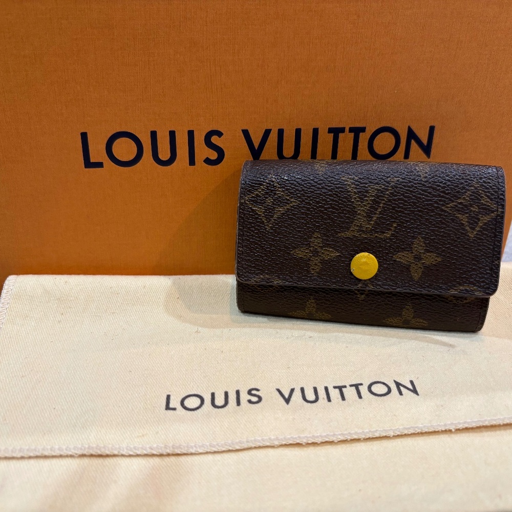 Louis Vuitton 6 key holder